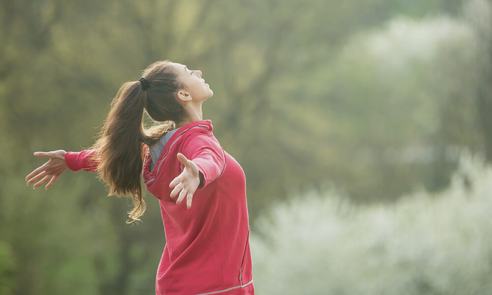 woman standing free outdoors